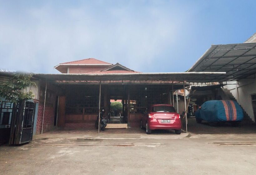 호텔 Oyo 1300 Crecia Residence