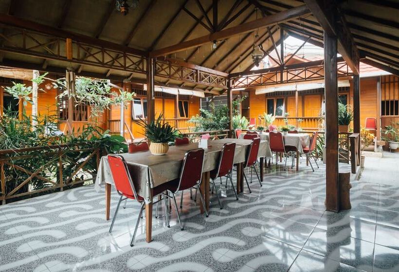 هتل Oyo 1300 Crecia Residence