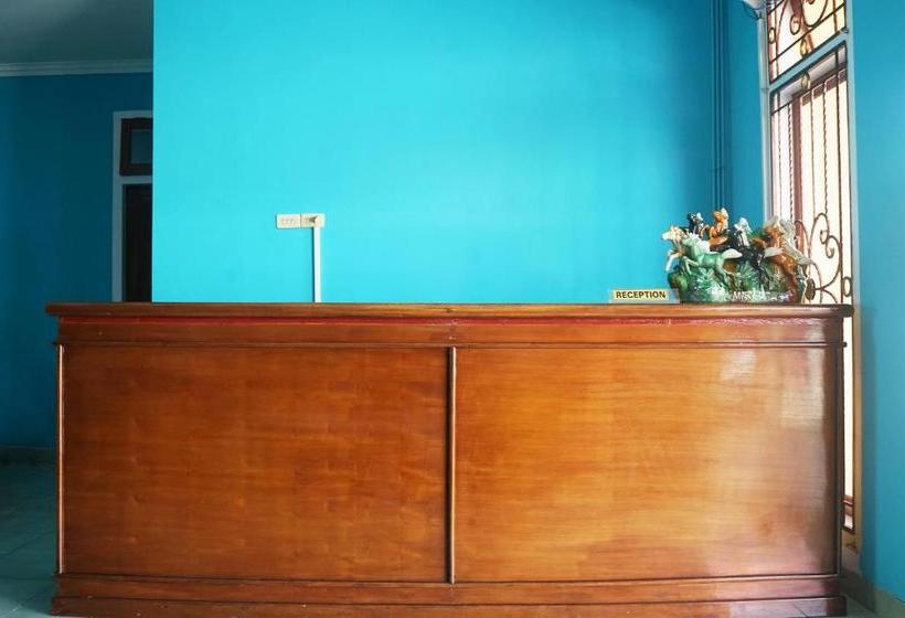 酒店 Oyo 923 Penginapan Balai Sultan