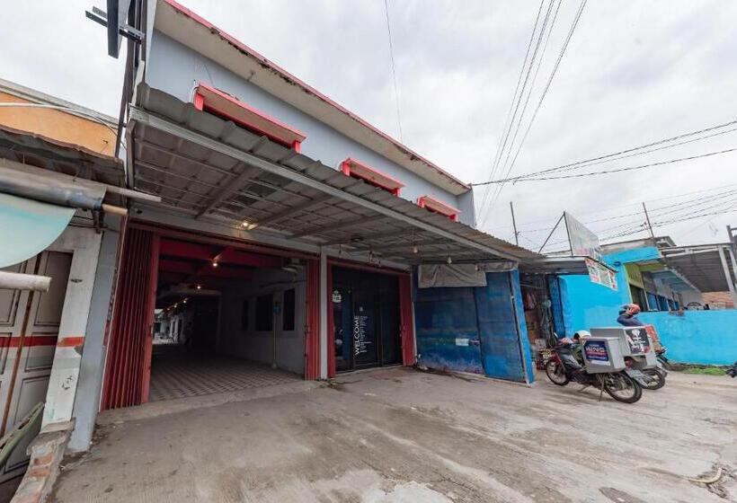 هتل Reddoorz Near Unsika University Karawang