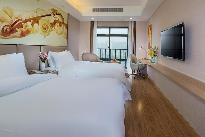 호텔 Vienna Nanning Xiangsi Lake University Town