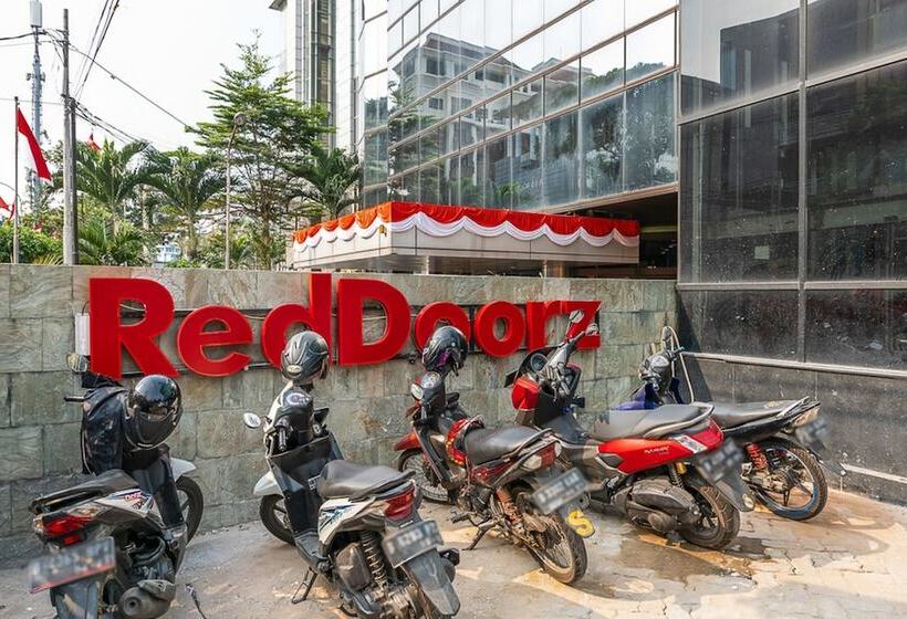 膳宿费 Reddoorz Plus Near Taman Ismail Marzuki