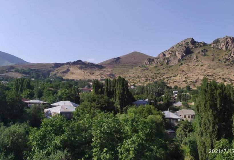 פנסיון Verishen Guest House B&b