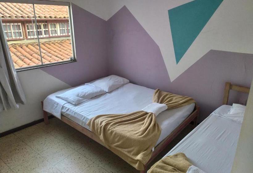 Voa Descubra Hostel Bar