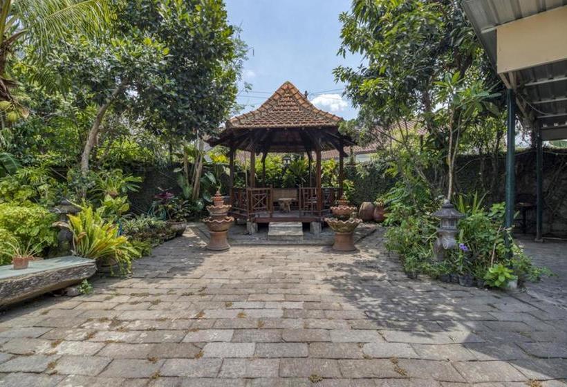 Отель Reddoorz Hostel Near Adisucipto Airport Yogyakarta