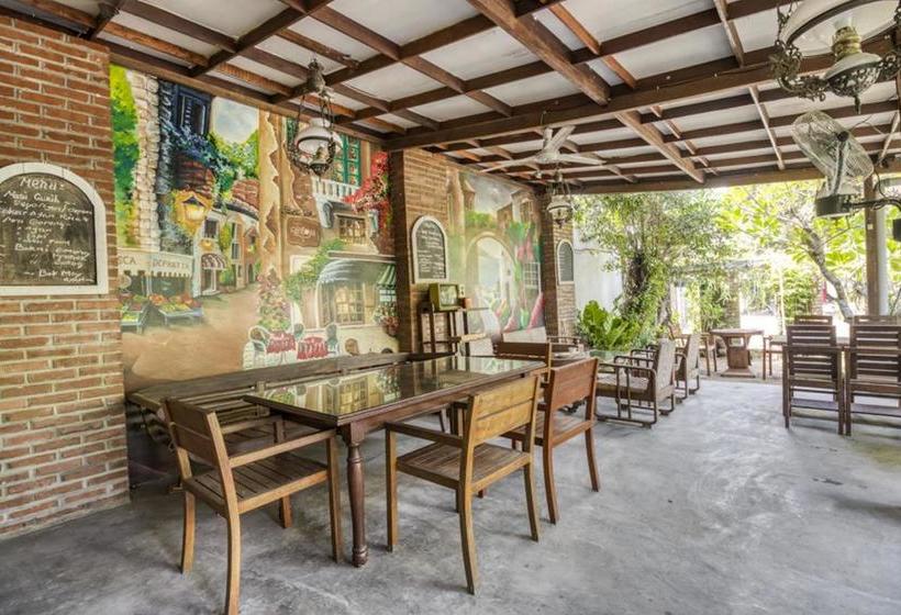 Отель Reddoorz Hostel Near Adisucipto Airport Yogyakarta