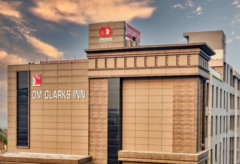 Отель Om Clarks Inn Raebareli