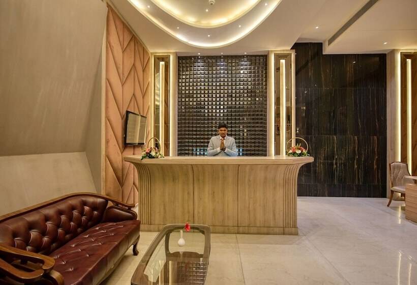 Отель Om Clarks Inn Raebareli