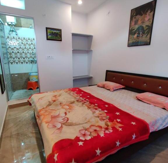 Отель Varah Square Guest House
