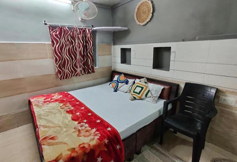 Отель Varah Square Guest House