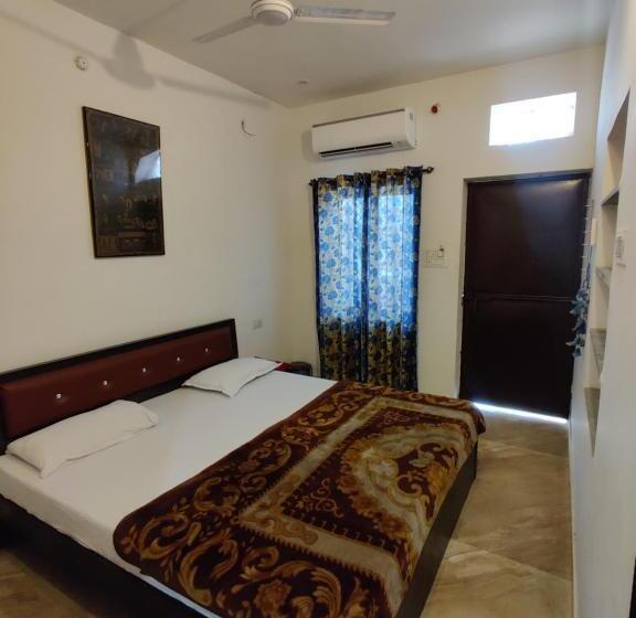 Отель Varah Square Guest House