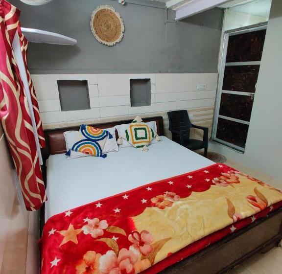 Отель Varah Square Guest House