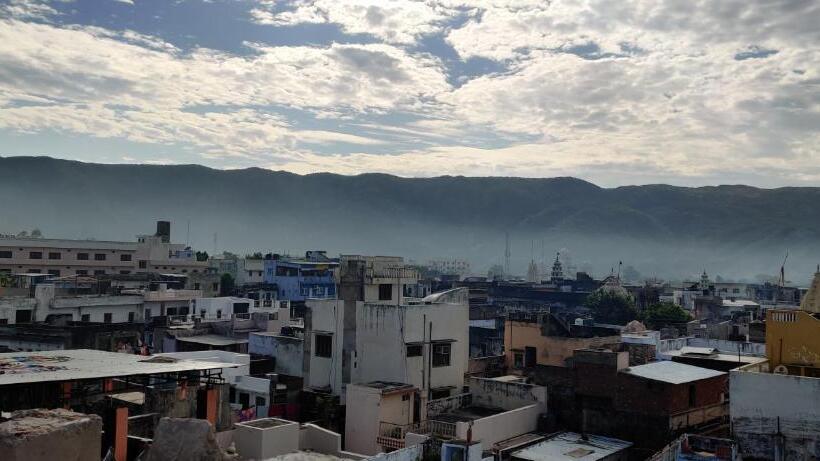 Отель Varah Square Guest House