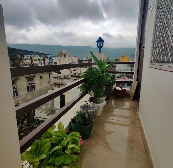 Отель Varah Square Guest House