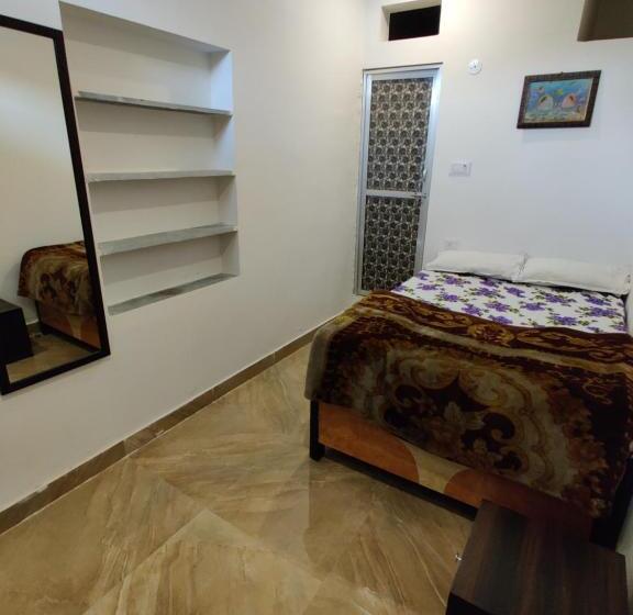 Отель Varah Square Guest House