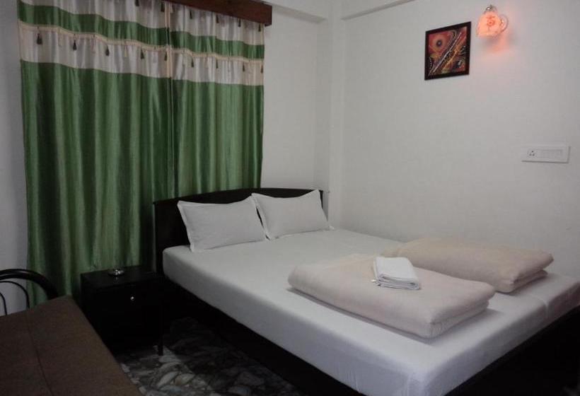 פנסיון Red Pine Guest House