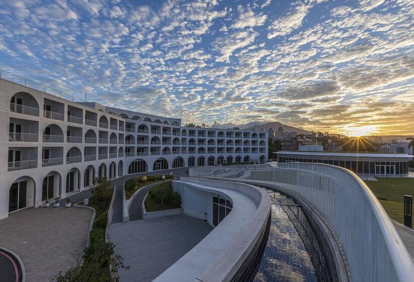 Golden Tulip Fab Hotel New Taipei