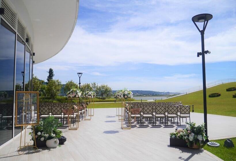 Golden Tulip Fab Hotel New Taipei