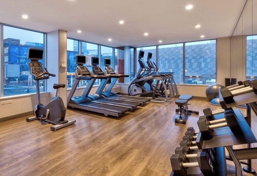 בית מלון כפרי Holiday Inn Express & Suites Jersey City Holland Tunnel, An Ihg