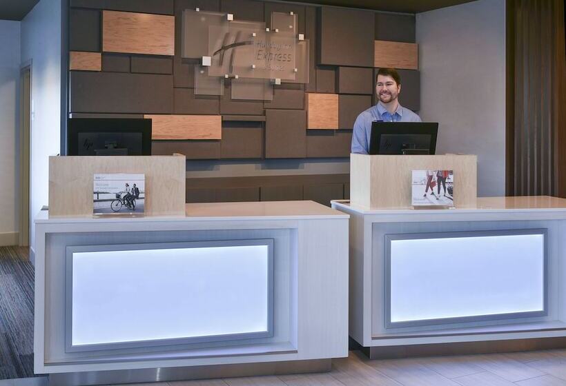 בית מלון כפרי Holiday Inn Express & Suites   Madisonville, An Ihg