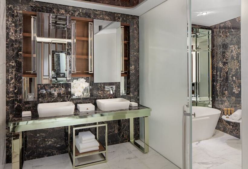 Paramount Hotel Dubai