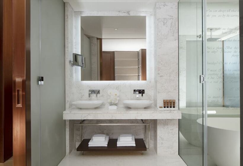 Paramount Hotel Dubai