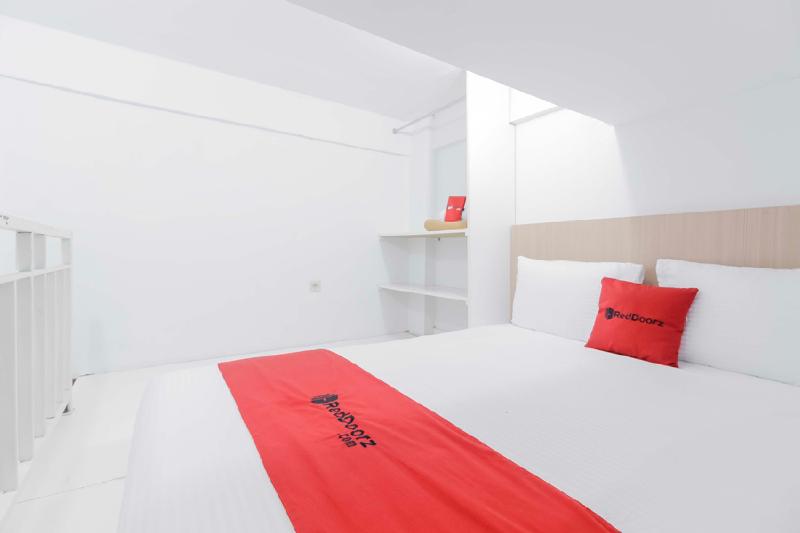 호텔 Reddoorz Near Hayam Wuruk