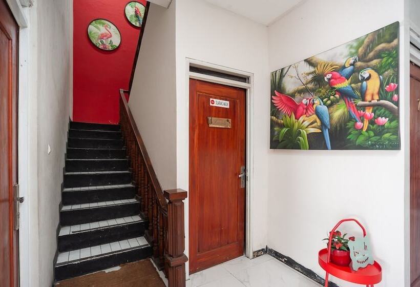 Пансион Mega Stay Near Mall Kelapa Gading