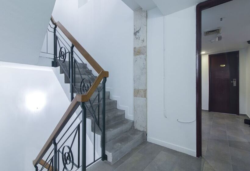 Azimuth Hotel By Oyo Rooms