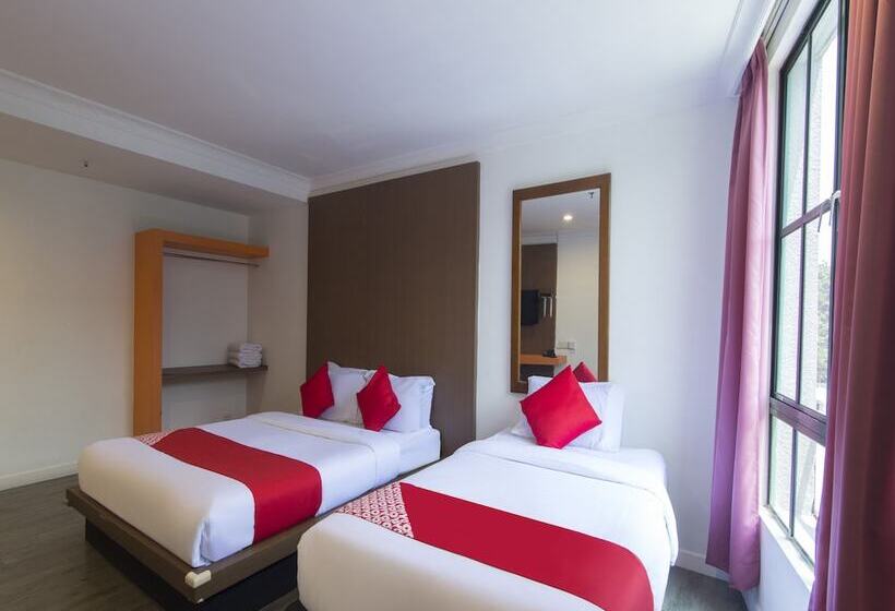 Azimuth Hotel By Oyo Rooms