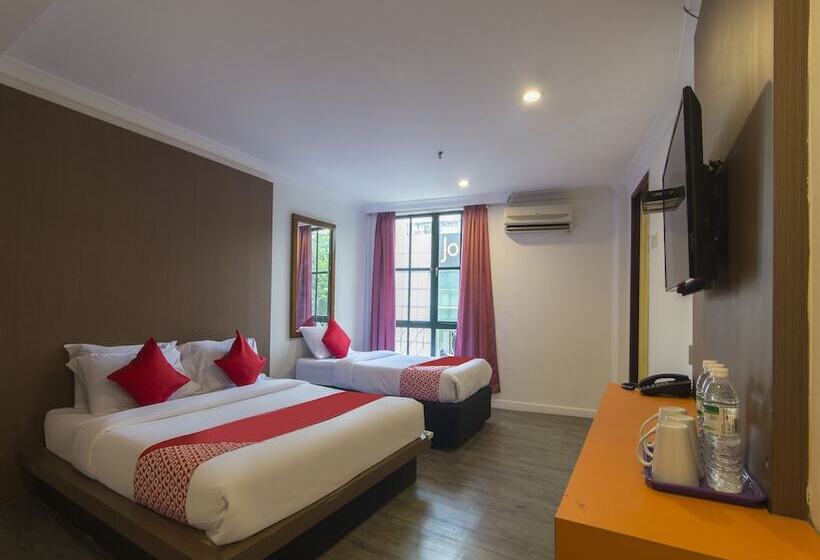 Azimuth Hotel By Oyo Rooms