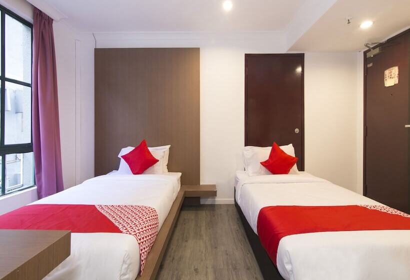 Azimuth Hotel By Oyo Rooms
