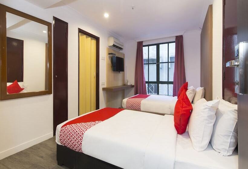 Azimuth Hotel By Oyo Rooms