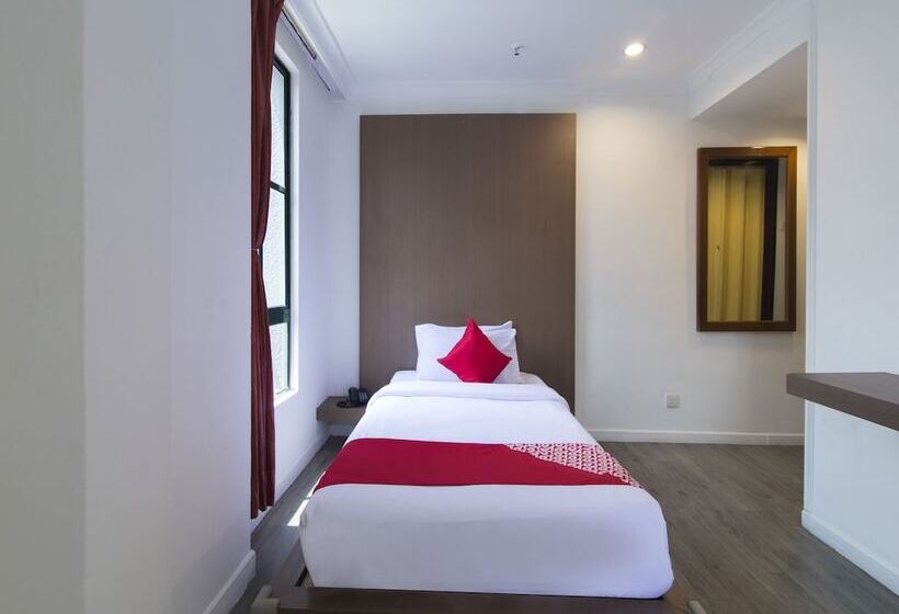 Azimuth Hotel By Oyo Rooms