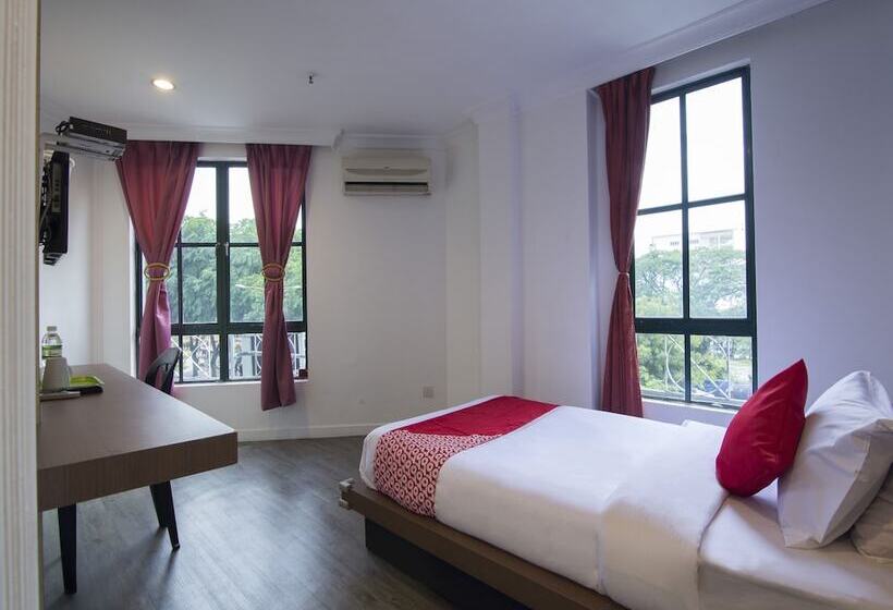 Azimuth Hotel By Oyo Rooms