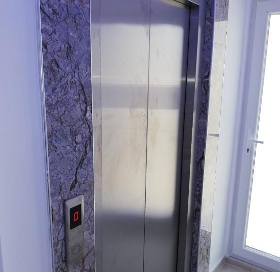 çi̇çek Apart Otel