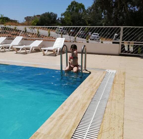 çi̇çek Apart Otel