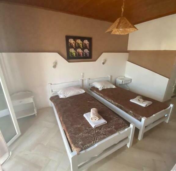 בית מלון כפרי Angela   Zoi Rooms