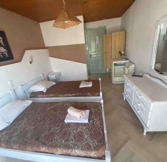 בית מלון כפרי Angela   Zoi Rooms