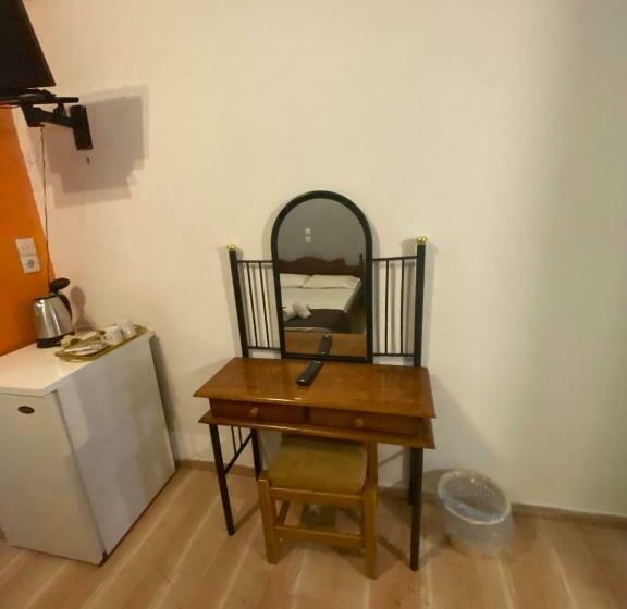 בית מלון כפרי Angela   Zoi Rooms