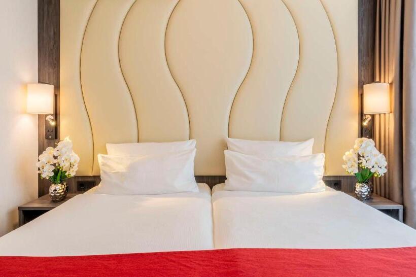 호텔 Plaza Premium Den Haag City Center