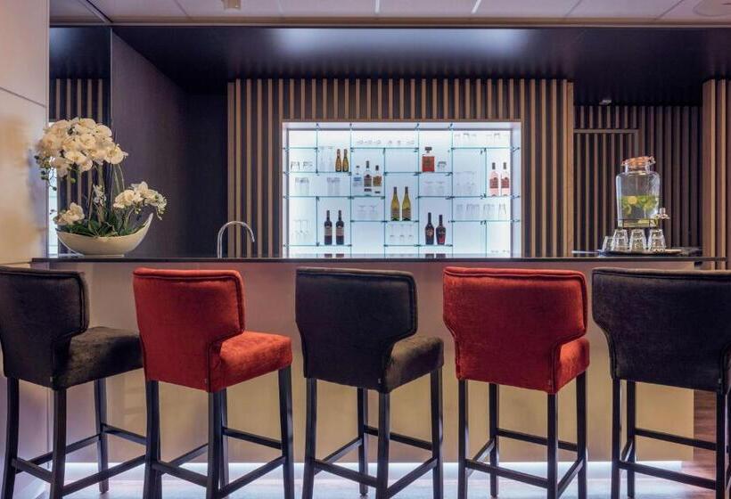 호텔 Plaza Premium Den Haag City Center