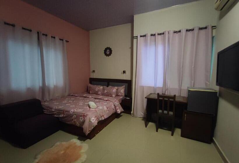 هتل Ellisa Hospitality And