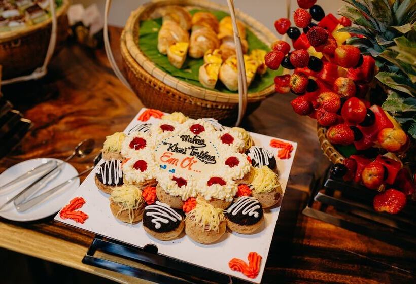 هتل Em Oi Boutique