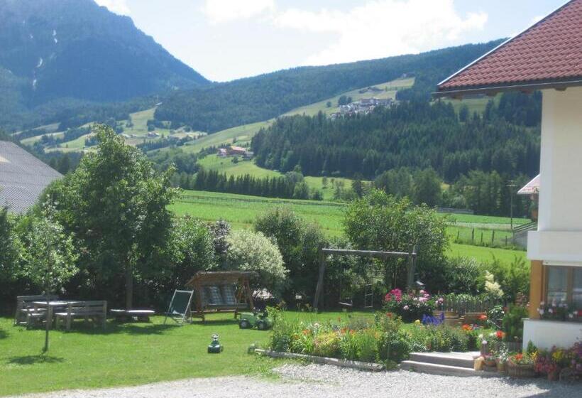 Отель Appartements Färberhof