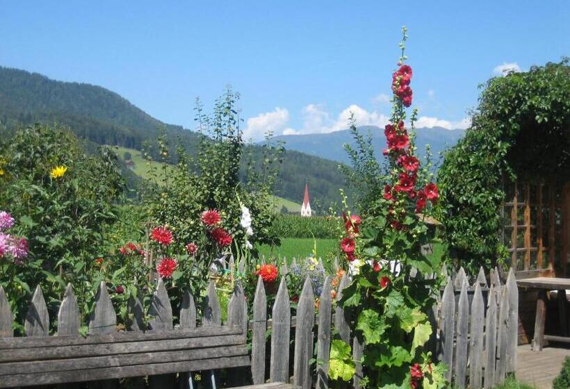 Отель Appartements Färberhof