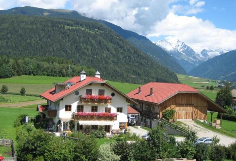 Отель Appartements Färberhof