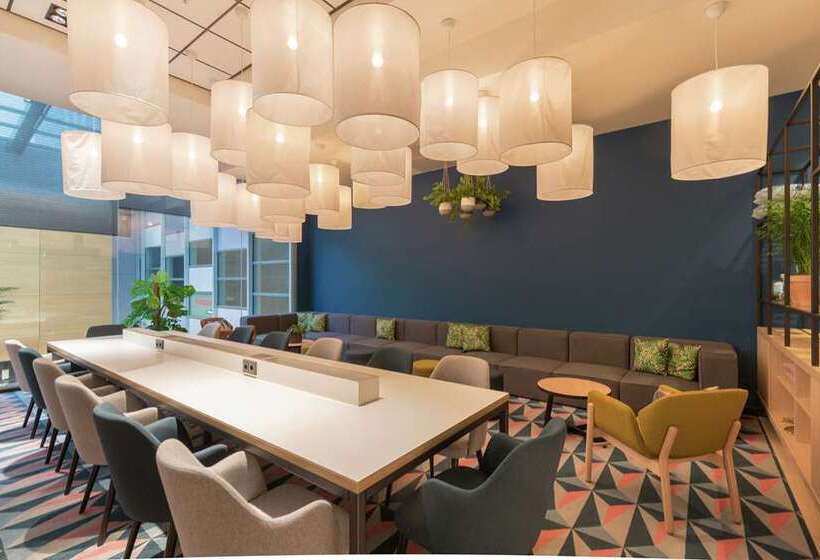 Отель Hampton By Hilton Utrecht Central Station