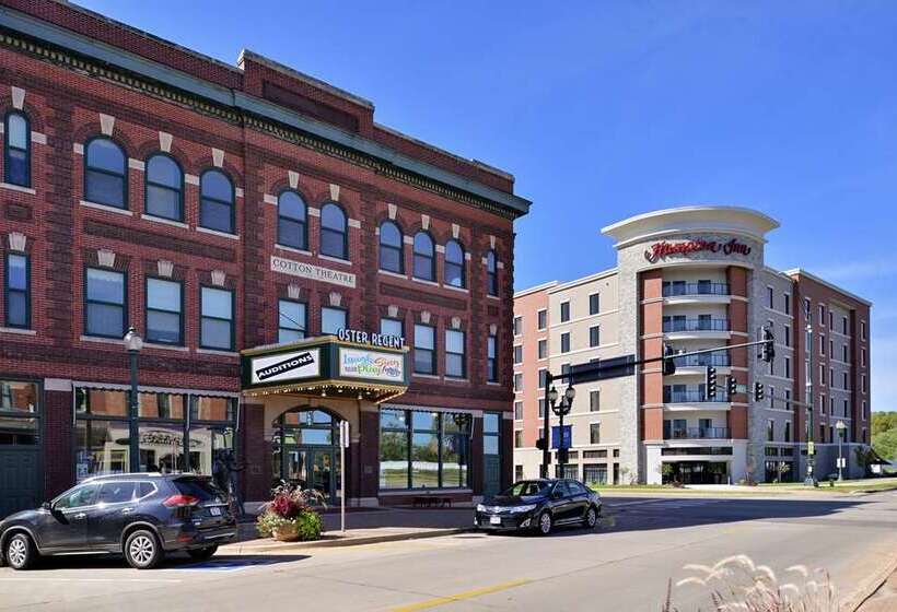 בית מלון כפרי Hampton Inn Cedar Falls Downtown