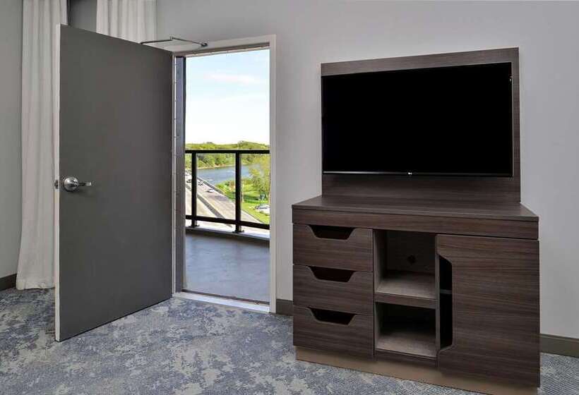 فندق Hampton Inn Cedar Falls Downtown